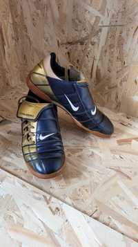 Vand Ghete Nike pentru Fotbal