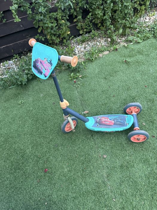 Vand trotinete pt copii 3-7 ani.