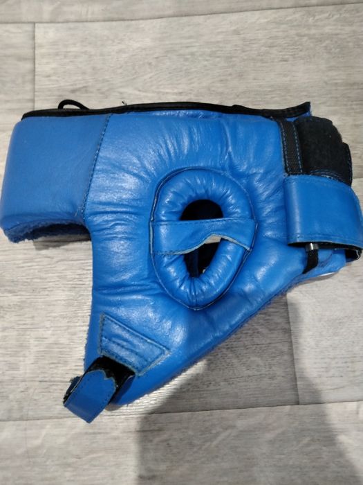 Velo , 12oz , aiba ,  боксерская перчатка , шлем adidas .