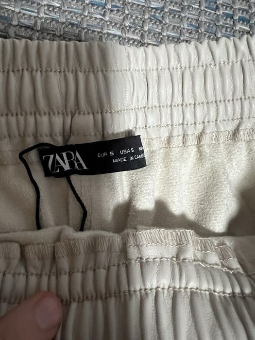 Vând pantaloni damă Zara.