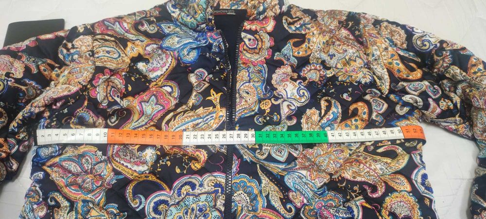 Цветно дамско якенце, подходящо за есента и зимата