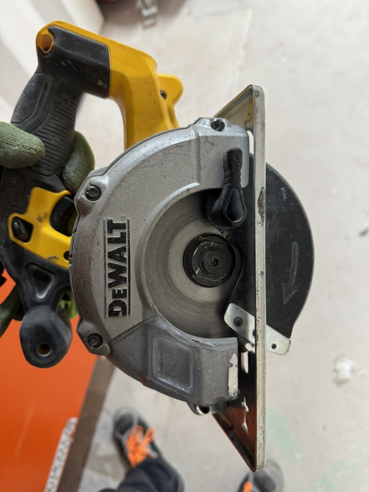 Dewalt перфоратор и циркуляр