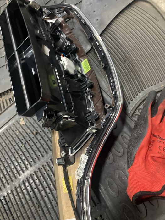 Mercedes w221 face Централна лайсна с часовник