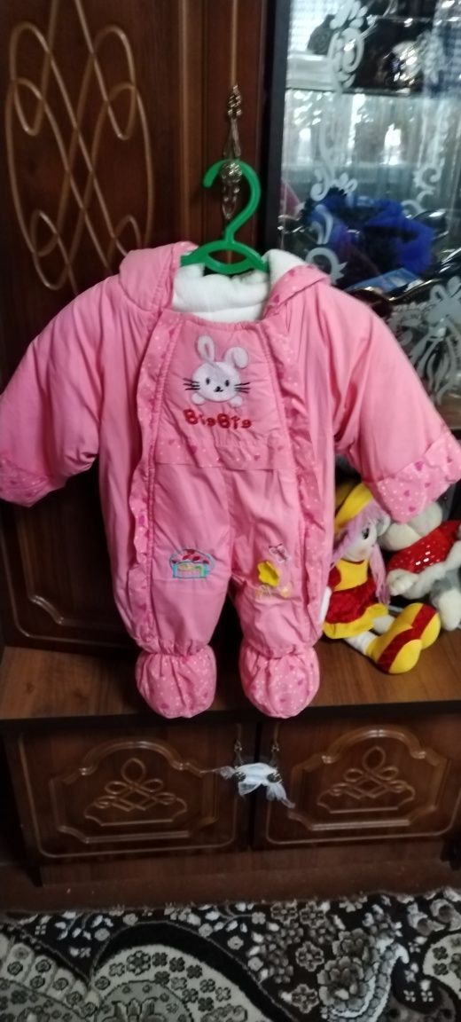 Продается детские вещи для мальчика куртка и спортивка от2 до 4лет.