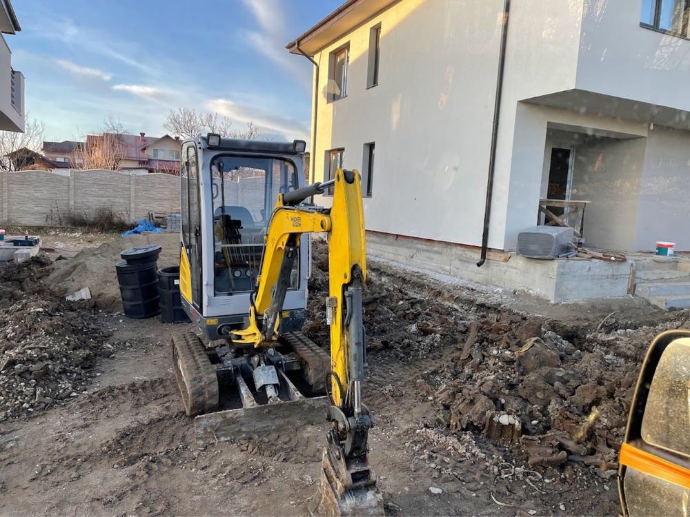 Miniexcavator de închiriat