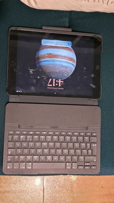 Ipad 7 32 GB + tastatura logitech / husa