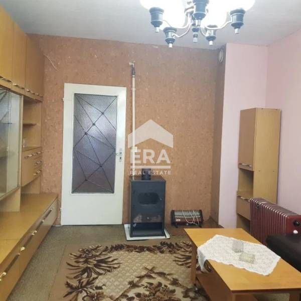 Обзаведен тристаен панелен апартамент за продажба в гр. Димитровград –