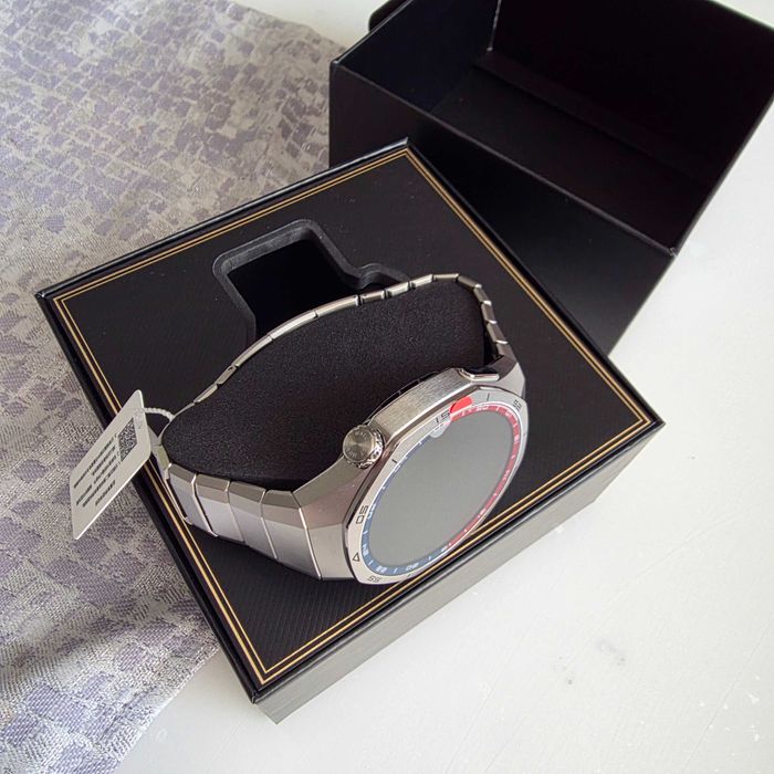 ЧИСТО НОВ Смарт часовник Smart Watch Huawei GT 5 PRO TITANIUM