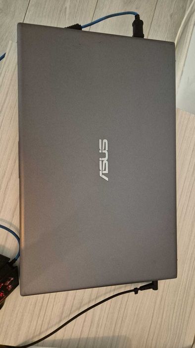 ASUS Vivobook 15 – gri, funcțional, mouse cadou