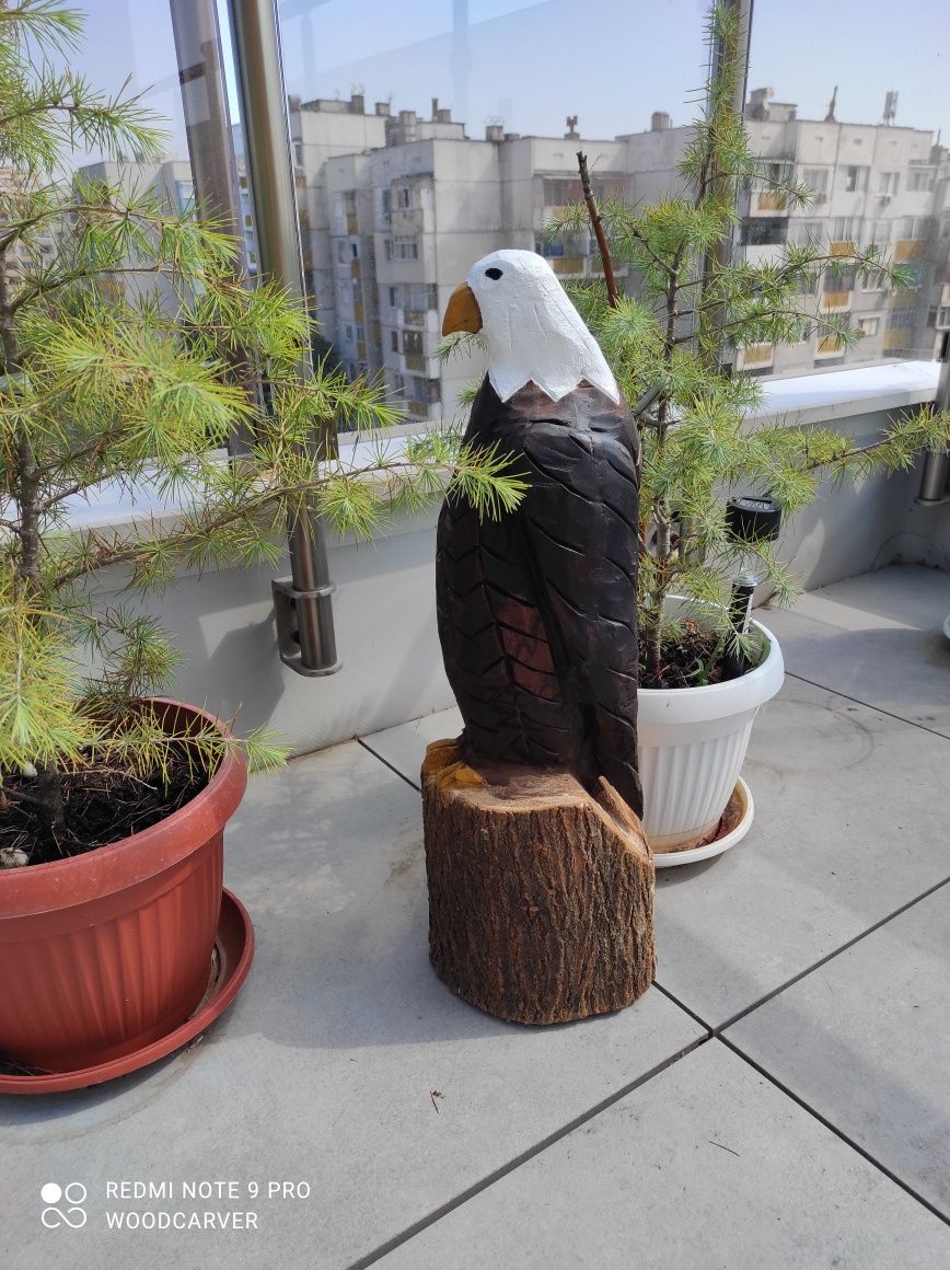 Градински орел от дърво