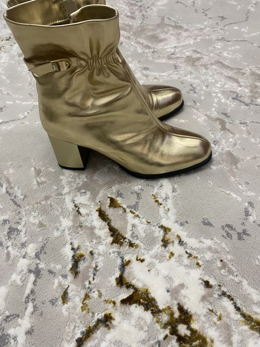 Золотые полусапожки. Натуральная кожа
