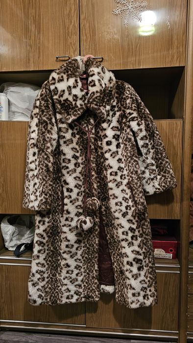 Шуба из искусственного меха. Надевали пару раз. Состояние отличное