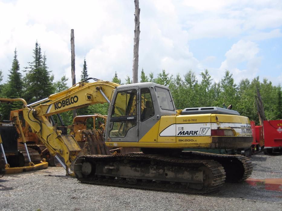 Excavator Kobelco 200, dezmembrez