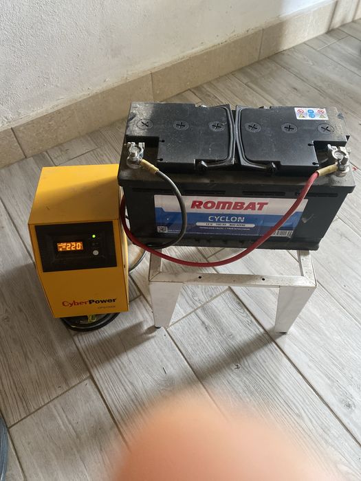UPS 1000 W cu baterie kit complet.