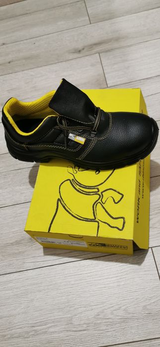 Pantofi cu bombeu metalic