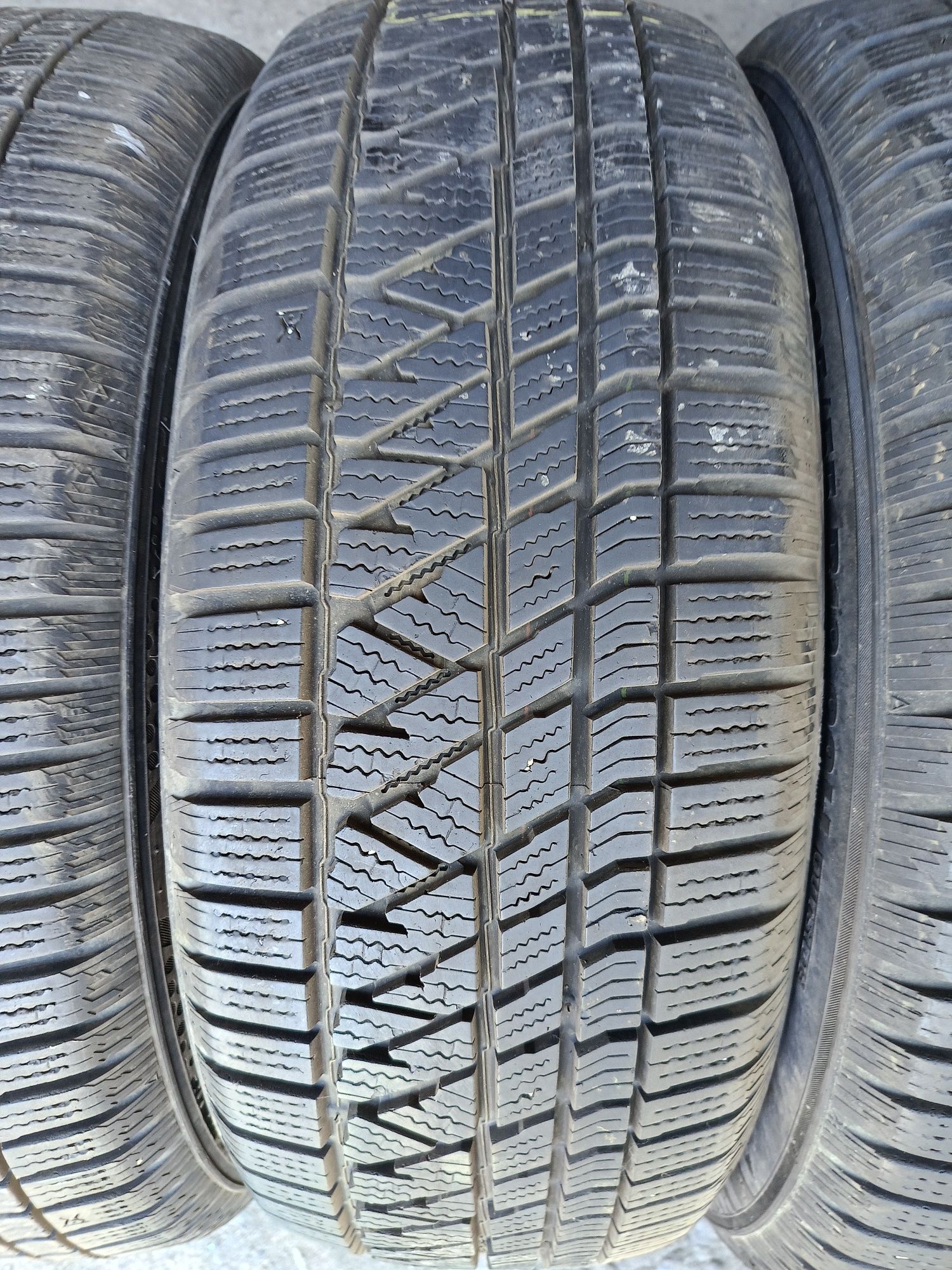 Зимни гуми -19цола -225/55-1бр.-99лв."KUMHO"