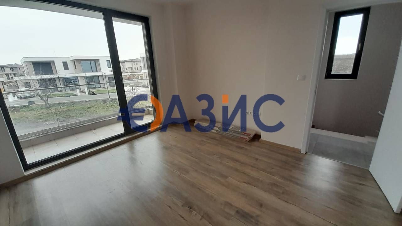 Къща с 2 спални в комплекс Victoria Avenue, 112 кв.м. + 200 кв.м. двор