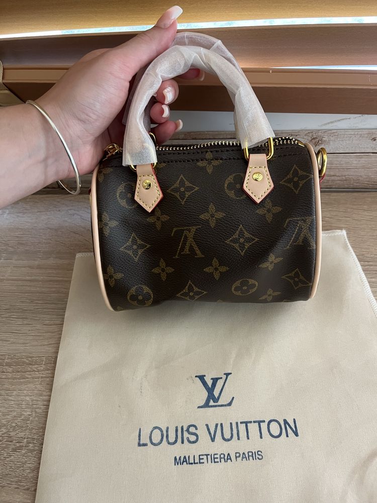 LOUIS VUITTON speedy bag