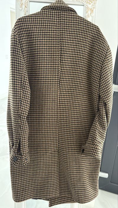 Palton barbat nou, nefolosit, in carouri