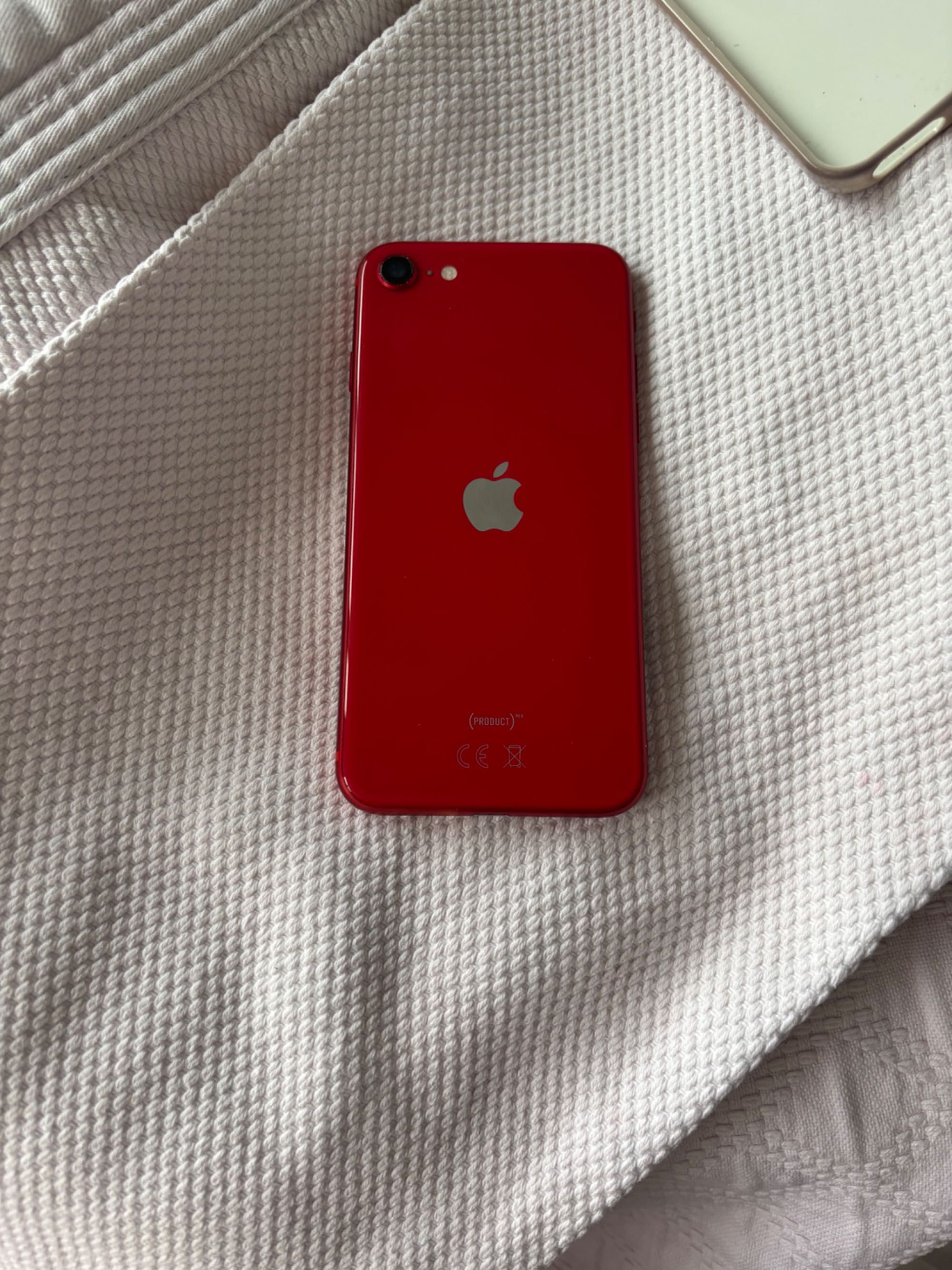 iPhone SE 2020 .