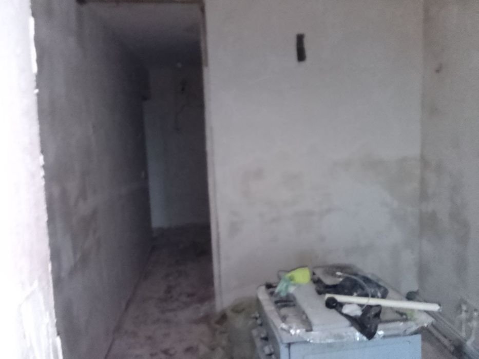 2/4/4 Kvartira 58 kv Chirchiq shaxar Troysikiy 14-maktab oldida