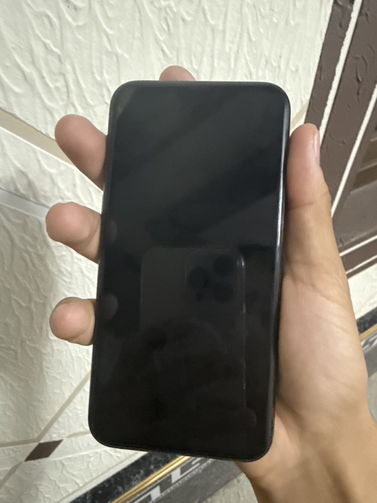 Iphone 11 pro srochnaga sotiladi Ideal