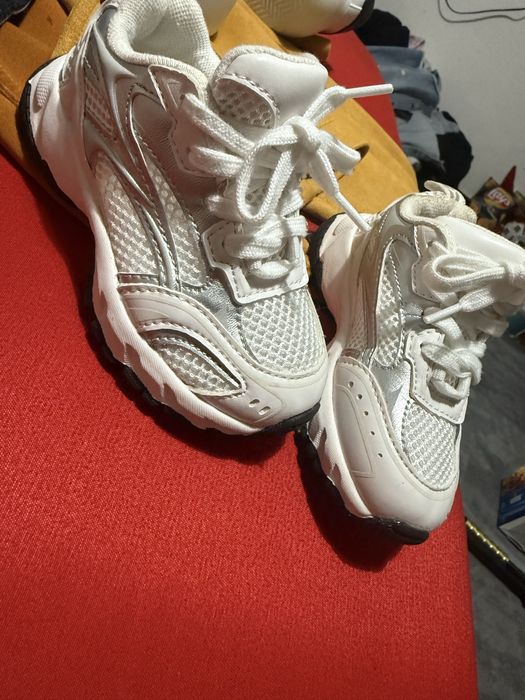 Sunt noi nicidata purtați . Ia loat sotu la copil sunt mici