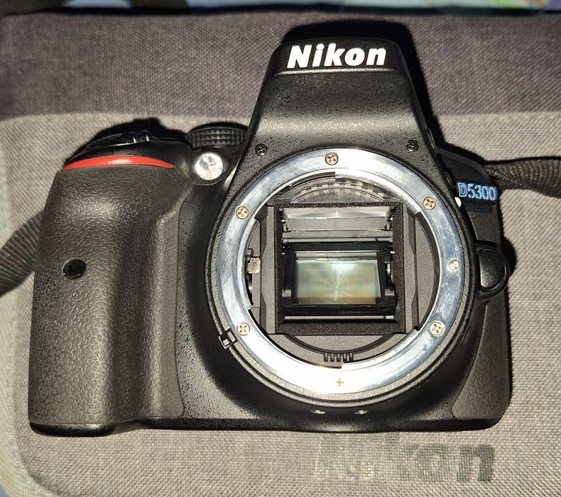 Aparat foto Nikon D5300 + 3 obiective (ca nou)