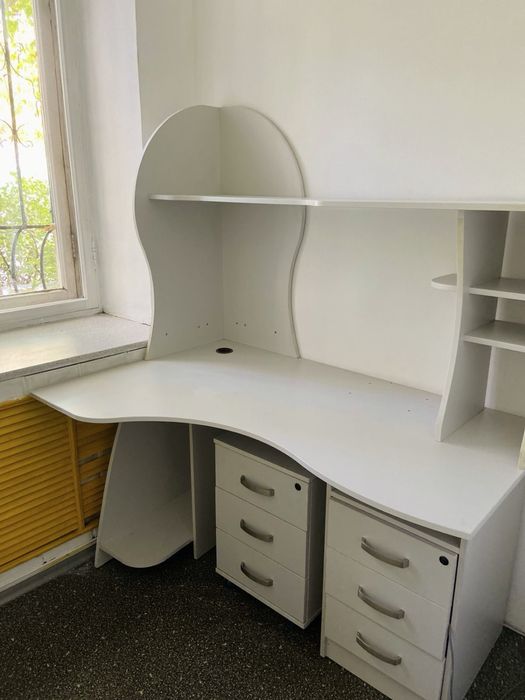 Продам стол офисный