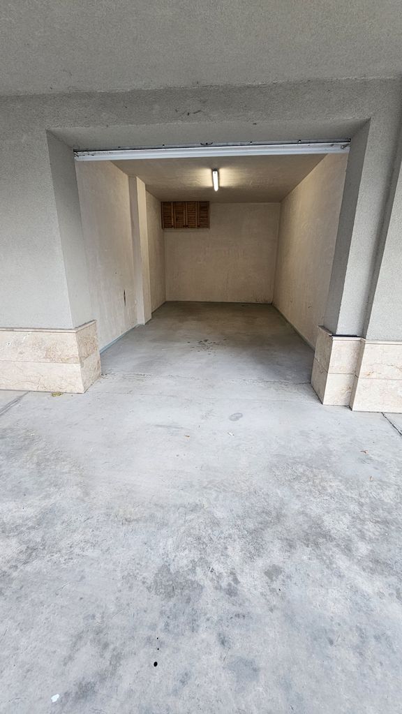 Дава се под наем Гараж / Паркомясто в Пловдив, Кючук Париж - 17 кв.м за 102 € - Снимка #2