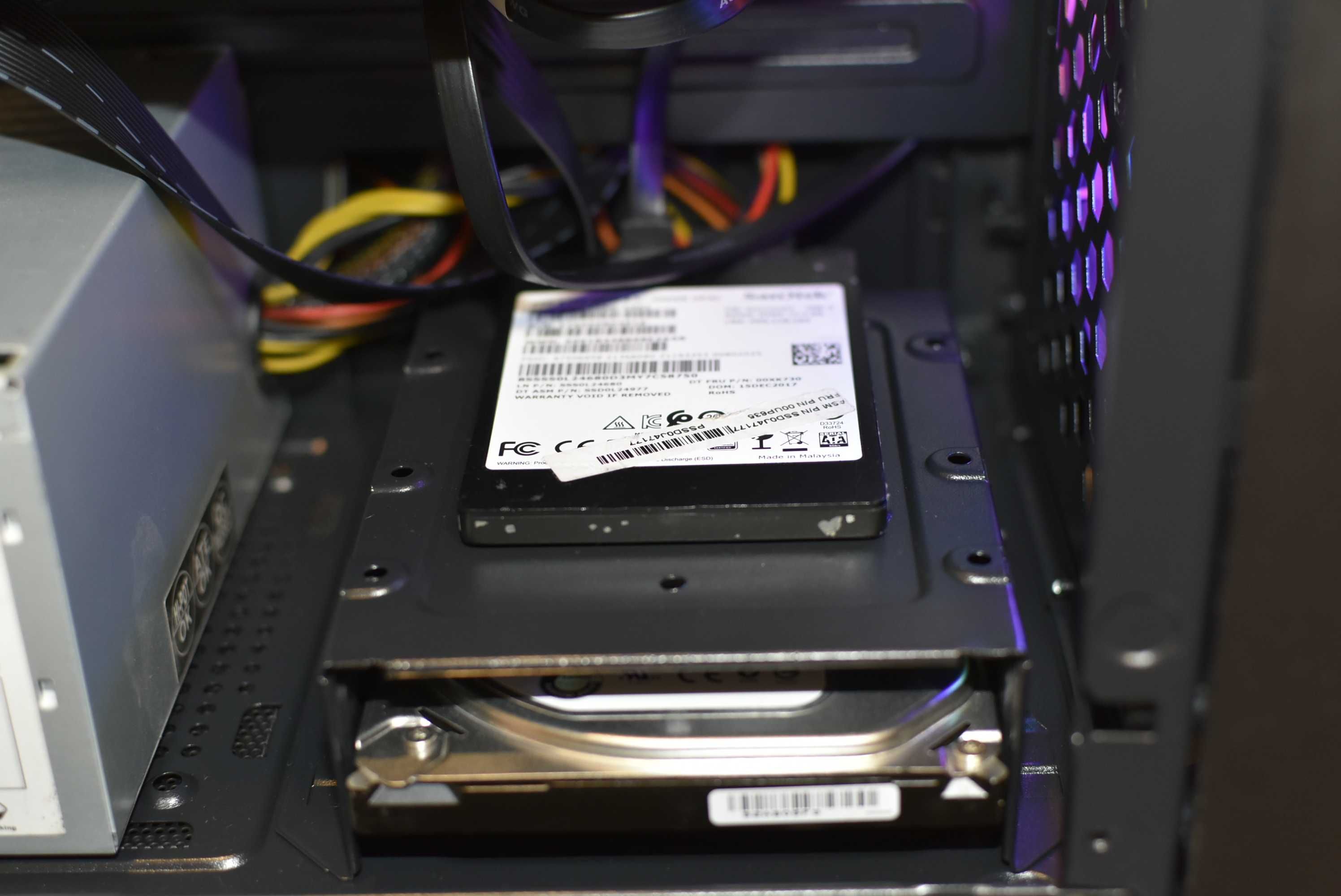 Компютър с 16 ГБ РАМ RX 580 - 8 GB 240 GB SSD светеща кутия