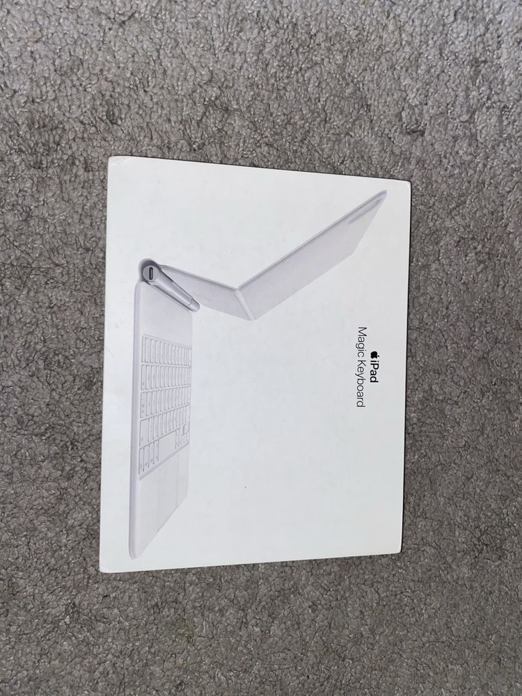 Чехол-клавиатура iPad