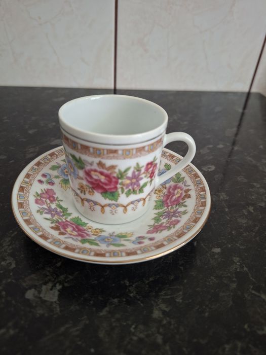 Serviciu cafea cu 6 ceșcuțe si 6 farfurioare