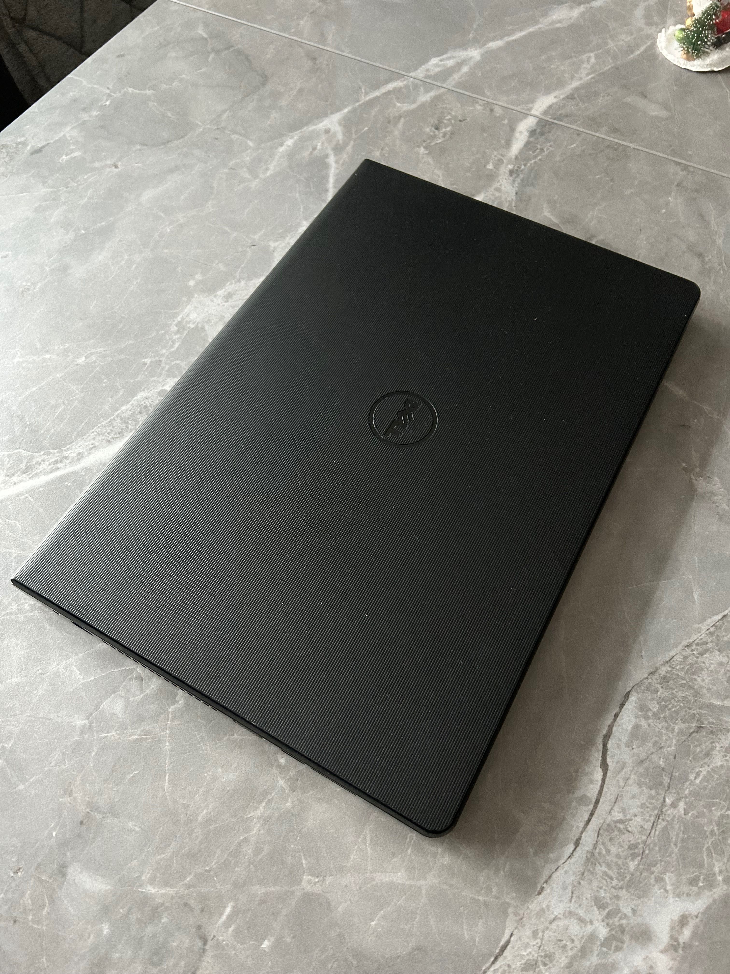 Продавам Dell Vostro