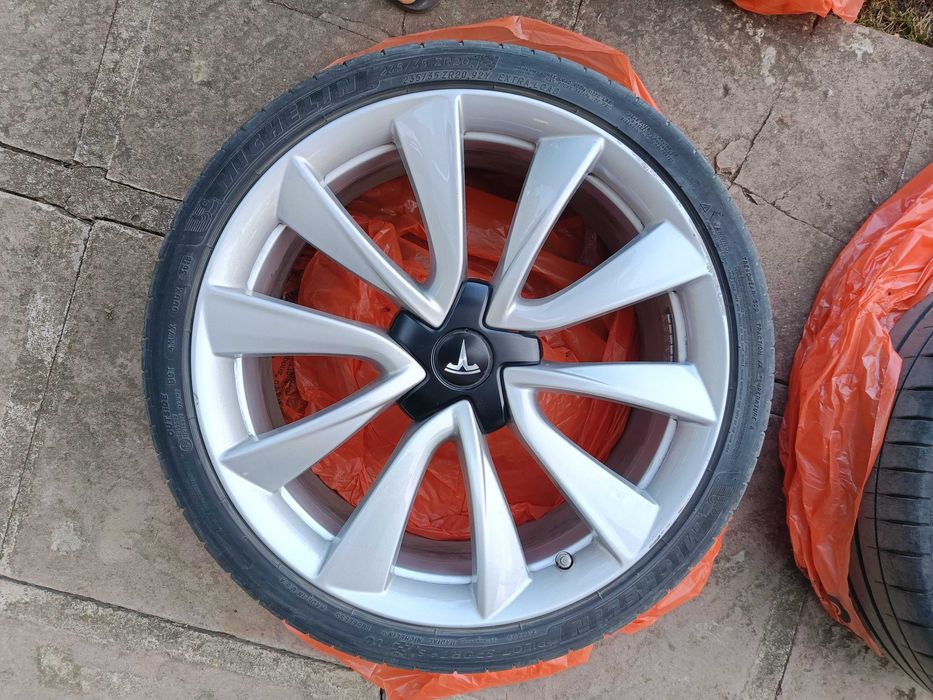 Tesla Model 3 Оригинални 20 Performance джанти + TPMS + Гуми