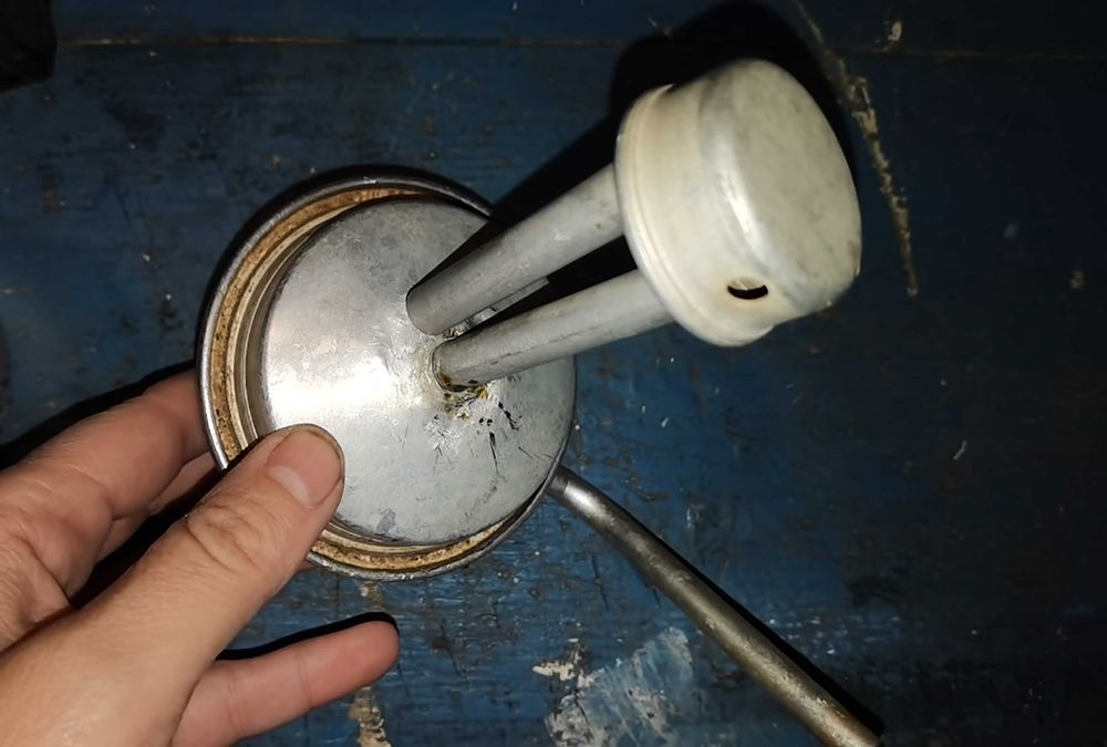 Продавам нещата от снимката-клещи за чапраз,ножици, кубинка,кафеварки