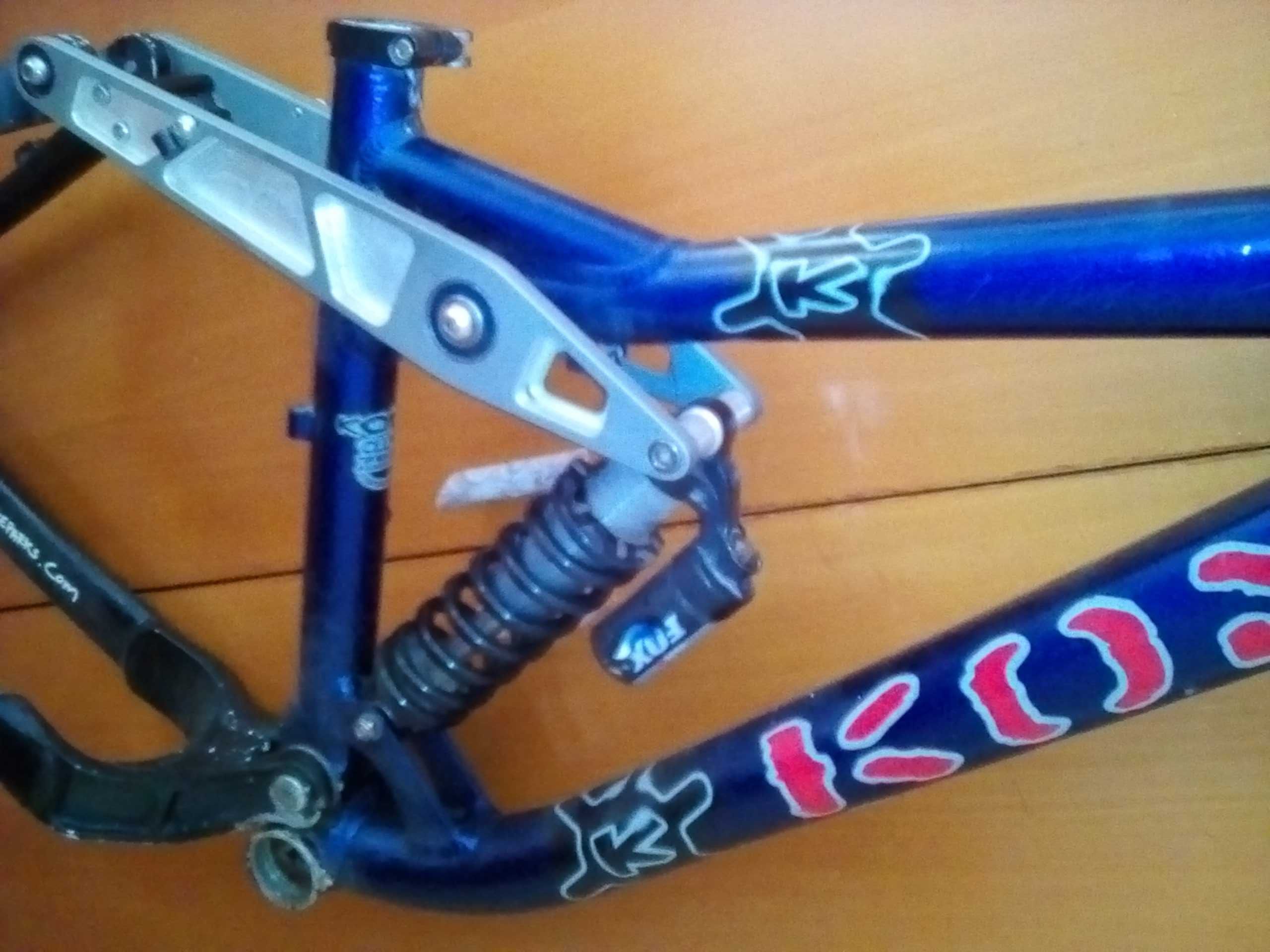 De vanzare cadru bicicleta cu amortizor fox