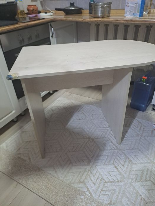 Продам стол 5000