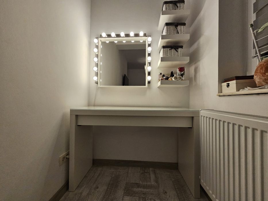 Masa machiaj + oglinda si lumini