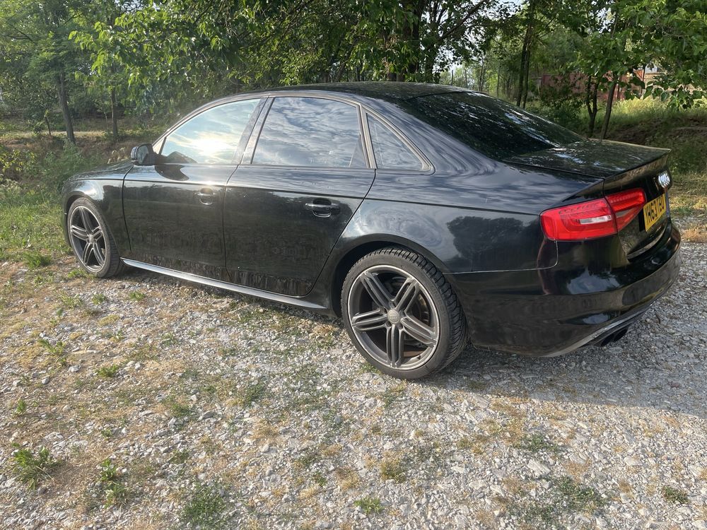 Audi a4 2.0 Tdi 150 Black Edition 2013