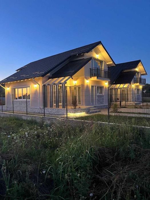 Locuință nouă cu stil scandinav – curte generoasă și finisaje premium!