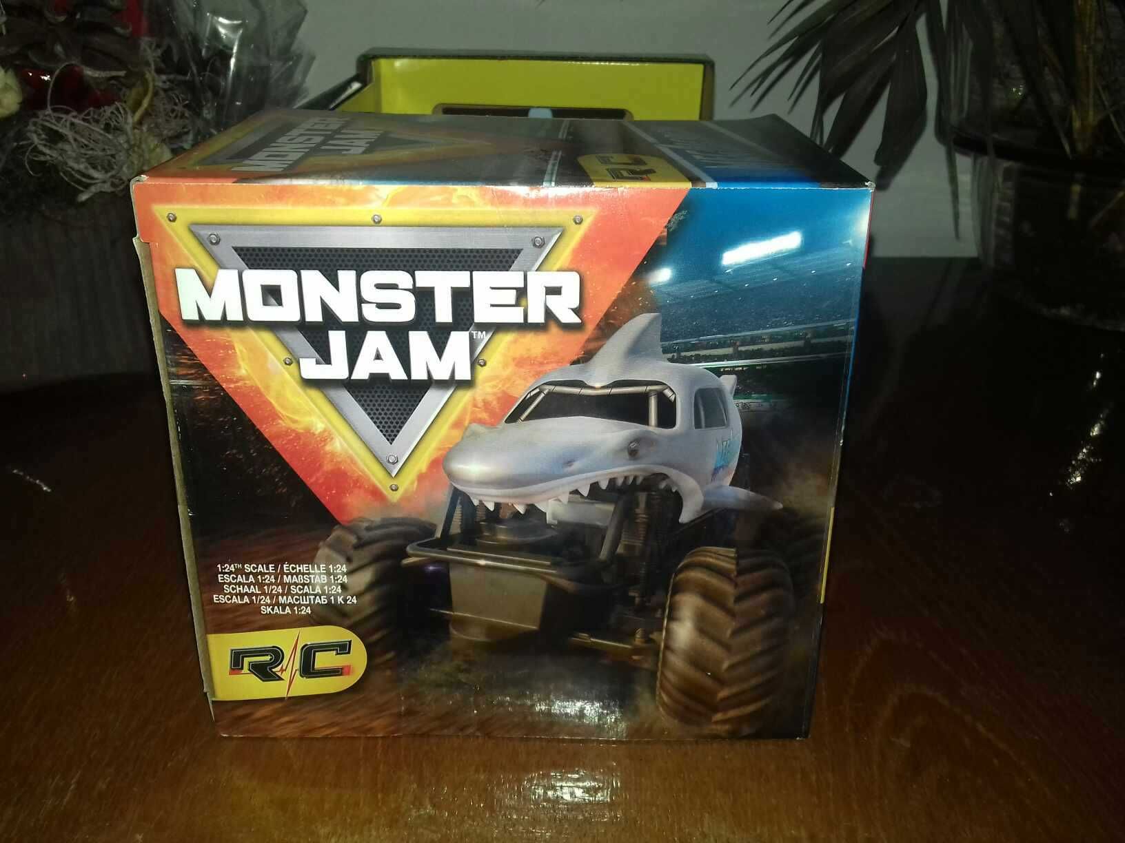 Masina cu radio telecomanda Monster Jam/Trucks, Megalodon