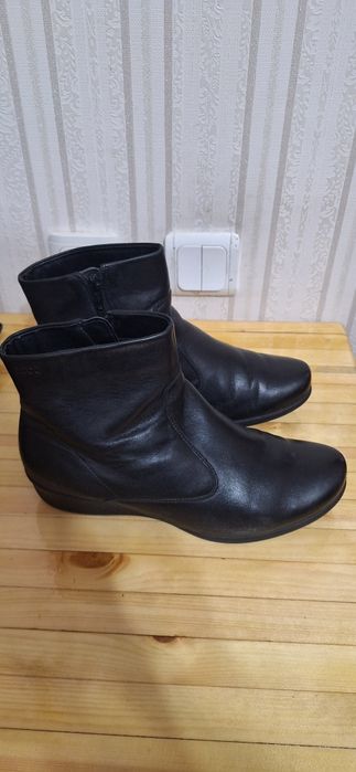 Кожаные женские ботинки 40 размера