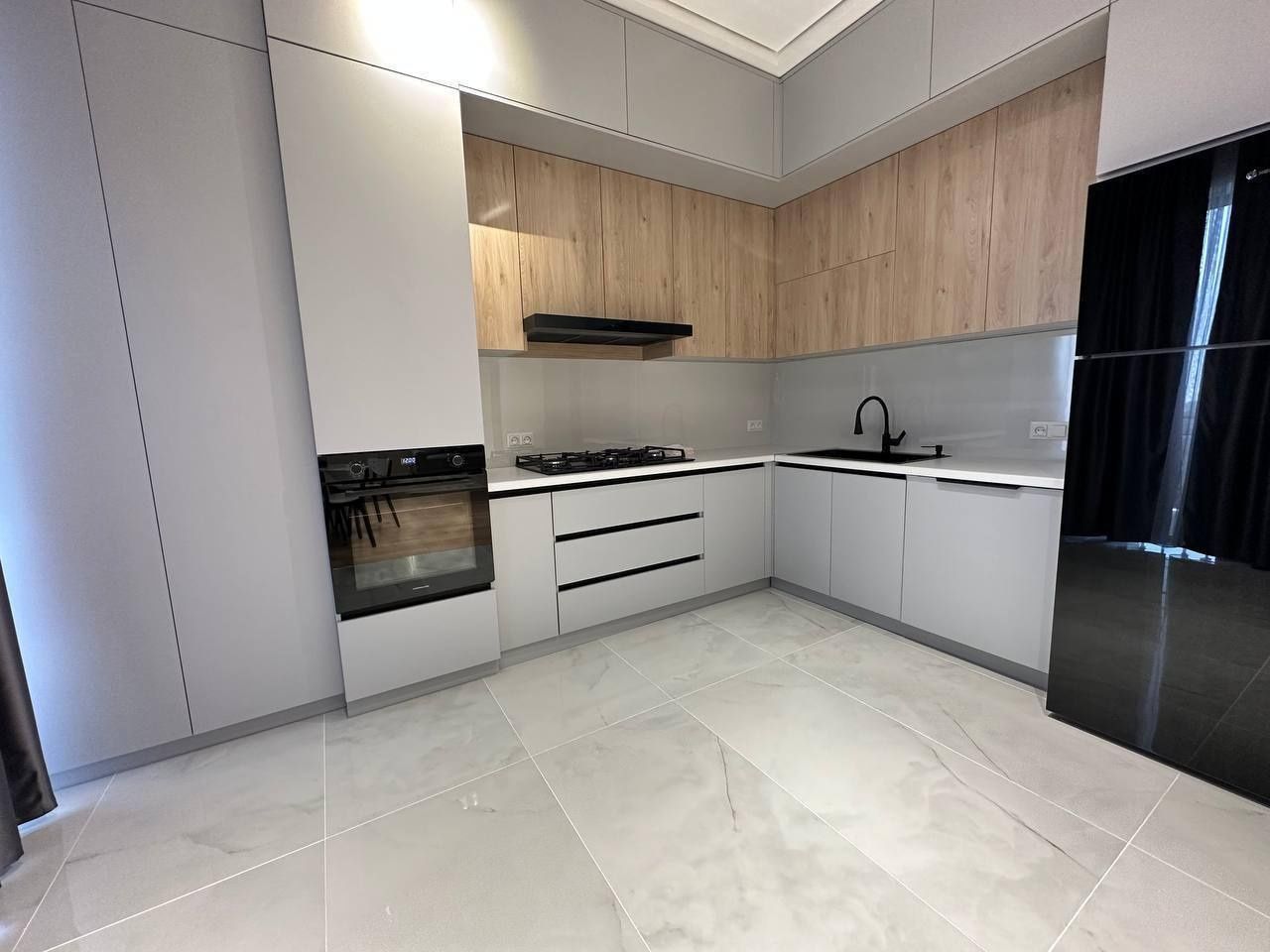 Продается 2х ком квартира, ЖК Muhtasham, ор-р: финанс.институт, 78 м²