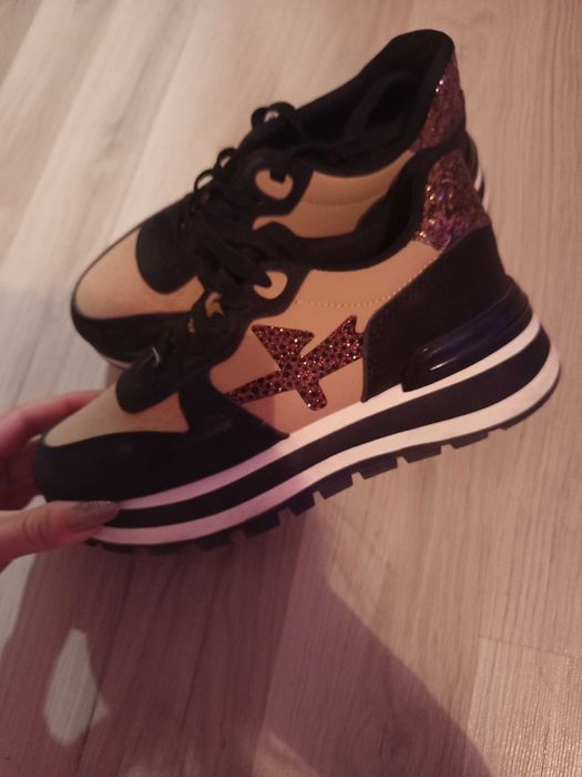 Дамски черни сникърси