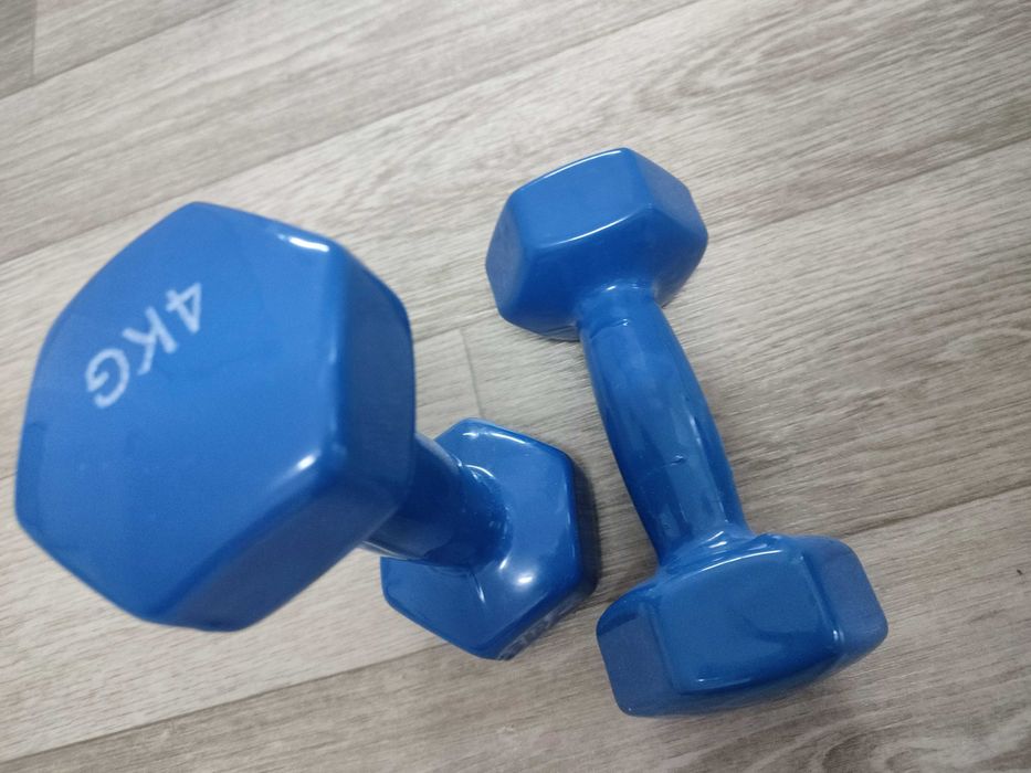 Гантели новые каждая 4кг