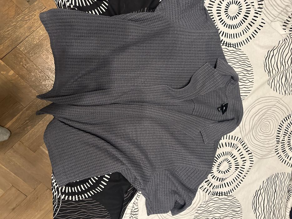 Две чисто нови ризи