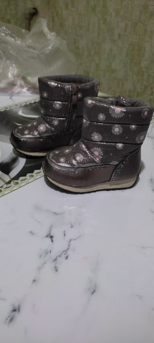 Продам зимние сапожки!!