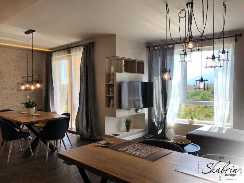 Даваме Четиристаен Апартамент Във Борово.