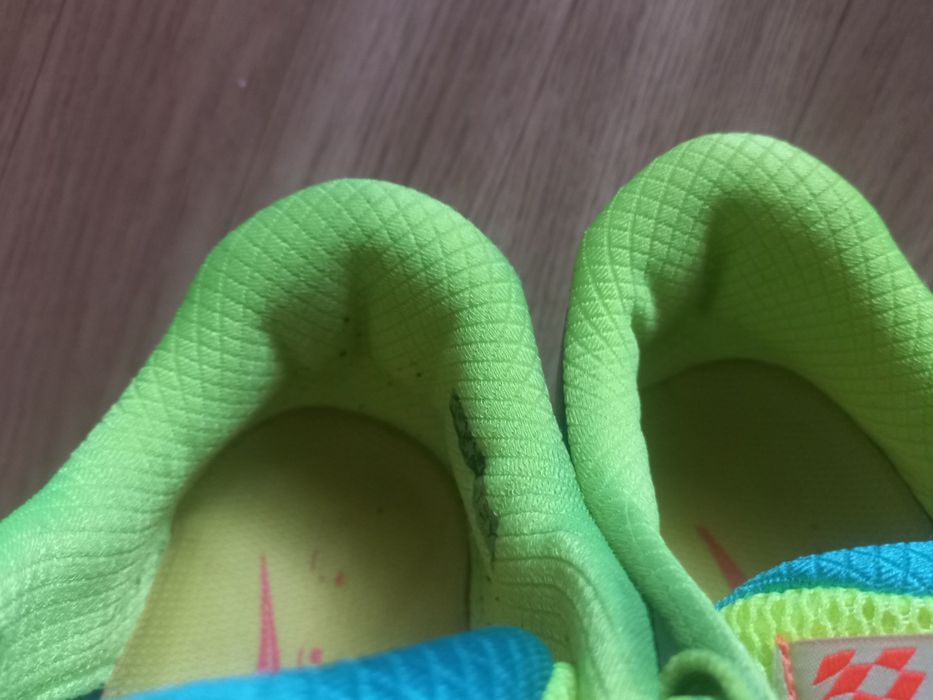 Vând pantofi sport Saucony